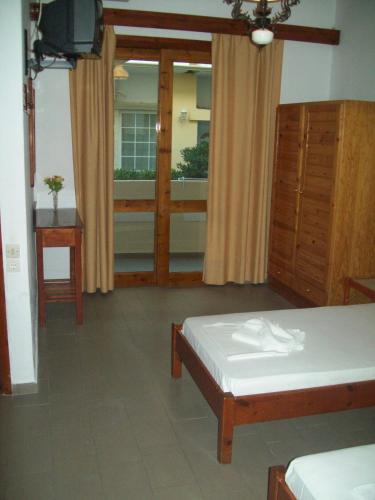 2 twin beds