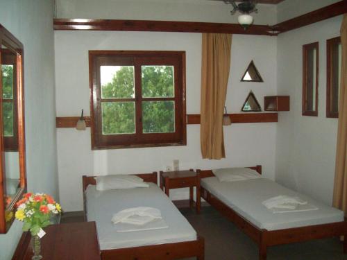 2 twin beds
