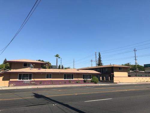 Economy Inn - Accommodation - Modesto