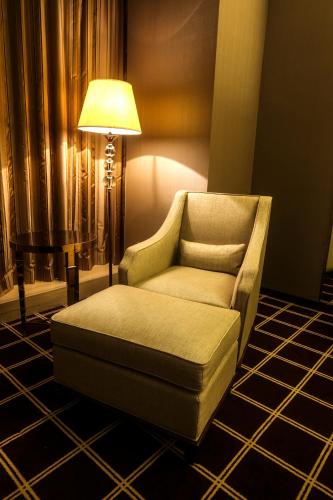 Executive Twin Room image 8