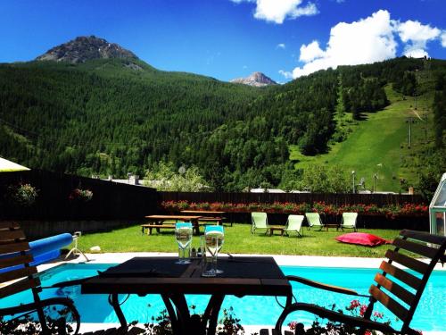 Hôtel Plein Sud et piscine *** Serre Chevalier Chantemerle