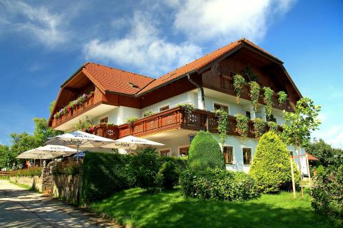 Landgasthof Spitzerwirt - Hotel - Sankt Georgen im Attergau