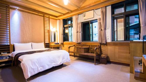 room detail thumbnail 1