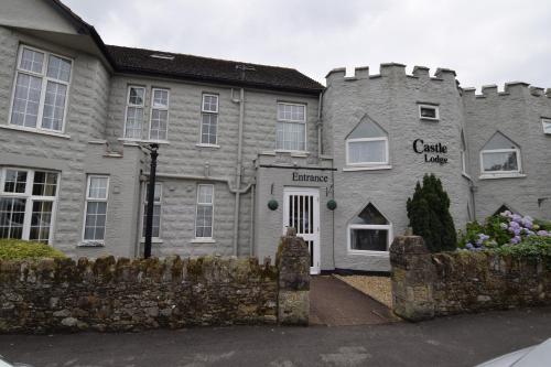 Castle Lodge - Accommodation - Ely