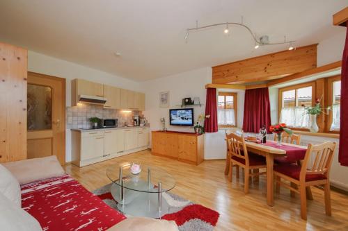 One-Bedroom Apartment with Alcove and Balcony