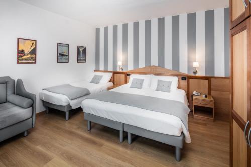 1 queen bed, 1 twin bed