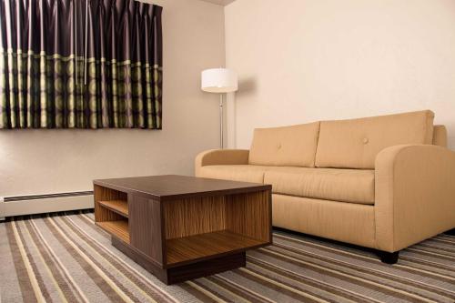 Super 8 by Wyndham Juneau - image 7