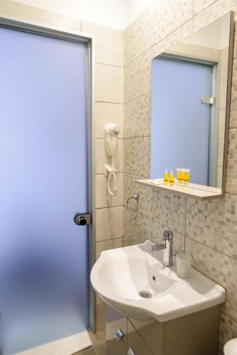 Hotel Lux Room Type - Economy Twin Room
