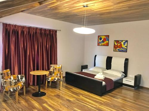 Deluxe Double Room (2 Adults + 1 Child) image 7
