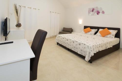 Twin Room image 1
