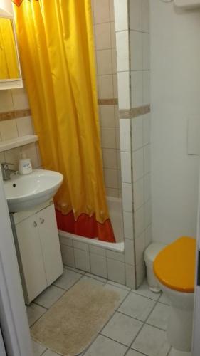 Bathroom, West City Apartments near Budapest Pinball Museum
