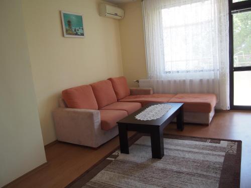 Two-Bedroom Apartment with Garden View image 2