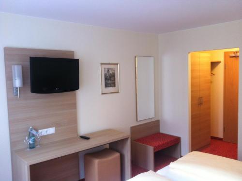 Tauberhotel Kette 2