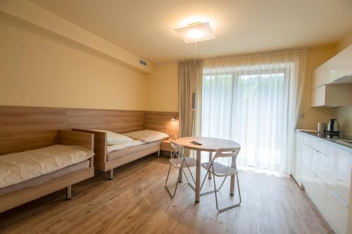 2 twin beds