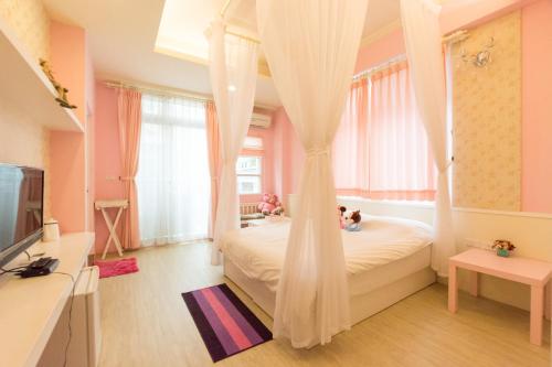 Tainan Minuet Tainan Minuet is perfectly located for both business and leisure guests in Tainan. Both business travelers and tourists can enjoy the propertys facilities and services. Service-minded staff will welc