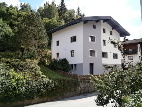 Ferienwohnung Nuener in Grins, Österreich