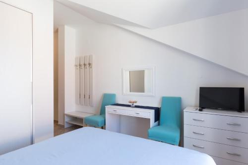 Studio Apartment with Balcony and Sea View 2 image 10