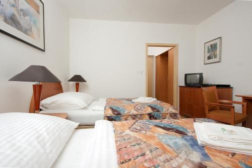 Hotel CHOTOL – Horomerice, WV
