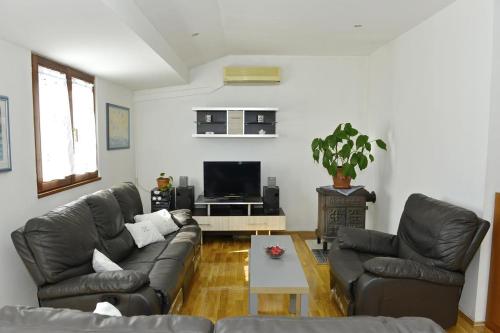 Two-Bedroom Apartment with Balcony and Sea View image 2