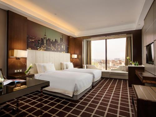 Deluxe Twin Room room in Royal Century Hotel Shanghai