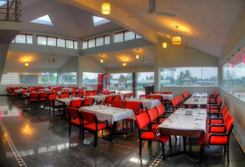 Restaurant, Bandipur Wildlife Resort & Spa in Gundlupete