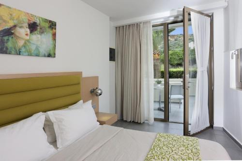 Standard Double Room image 3