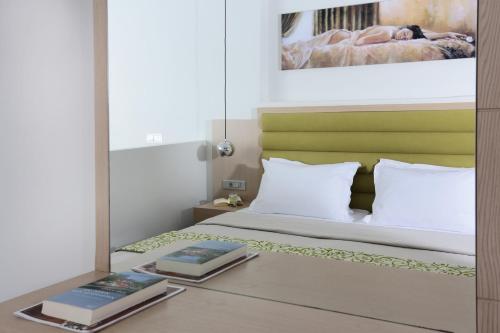 Standard Single Room image 10