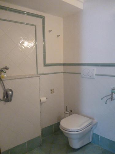 Economy Double Room image 6