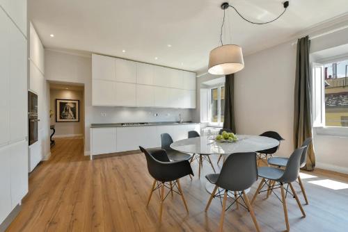 Apartments Florence - Santa Croce Deluxe - image 7