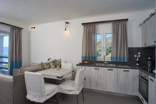 SkiNAmmos Eco Villas in มาร์มารี