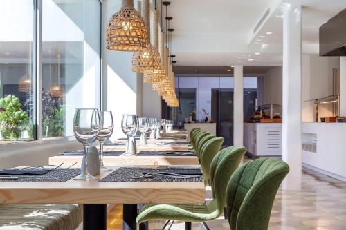 HM Alma Beach - image 5