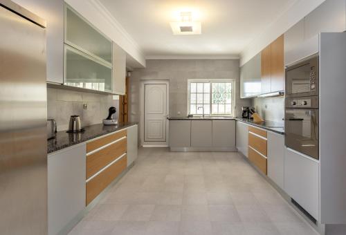 Kitchen, Villa Amarela in Montes de Alvor