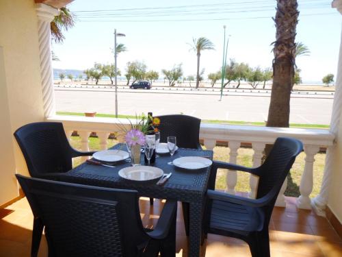 Serene Apartment with Pool in Empuriabrava Spain gîte à louer Platja d'Empuriabrava