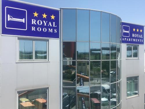 Royal Apartments & Rooms 3