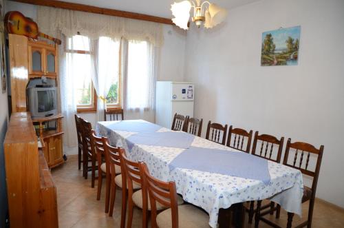 共用Lounge/電視區, 克里斯塔爾旅館 (Kristal Guest House) in 特利格拉德