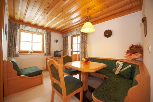 2 bedrooms, 3 beds