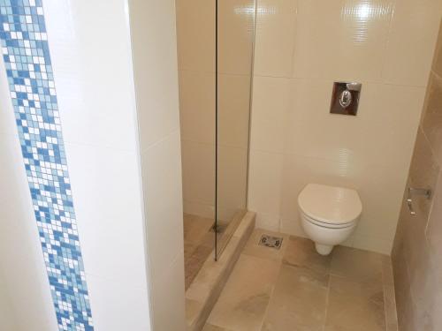 Two Palms Apartment - image 7