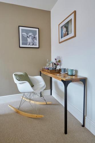 Lyndhurst House - image 4