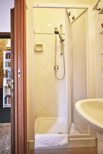 Hotel Carmel - image 2