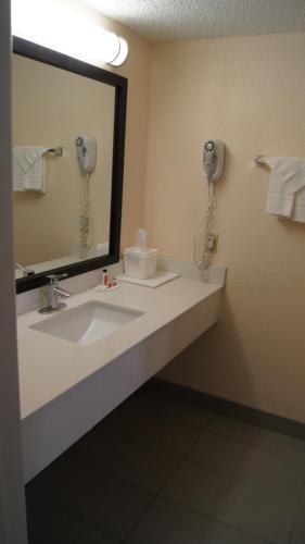 Travelodge by Wyndham North Richland Hills/Dallas/Ft Worth - main image