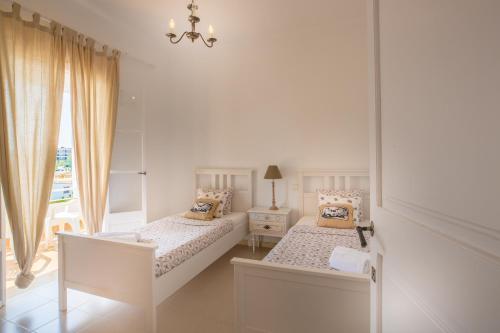 2 queen beds