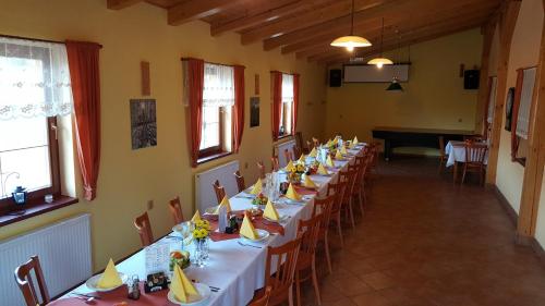 Restaurant, Penzion Otmarka in Techonin