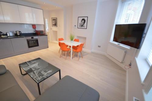 St Anne's Court - image 10
