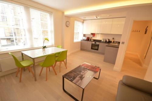 St Anne's Court - image 13