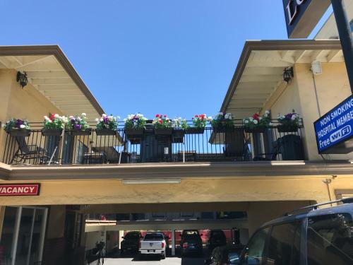 Westwind Lodge – Oakland, CA