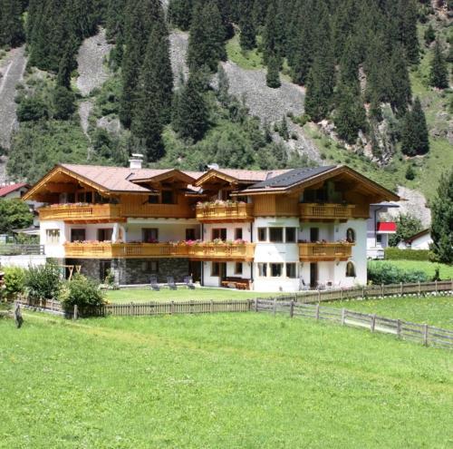 B&B Neustift im Stubaital - Landhaus Alpensonne - Bed and Breakfast Neustift im Stubaital