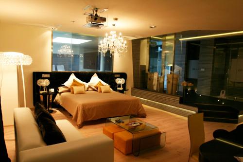 Kadrit Hotel Room Type - Suite with Private Pool