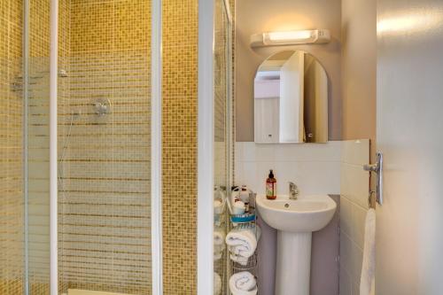 St. Aiden's Guesthouse - image 9