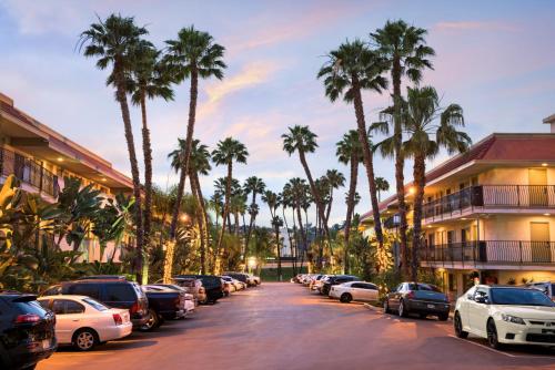 Days Inn by Wyndham San Diego Hotel Circle - image 5