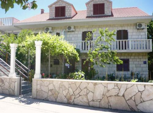  Apartments with a parking space Povlja, Brac - 2922 in Povlja